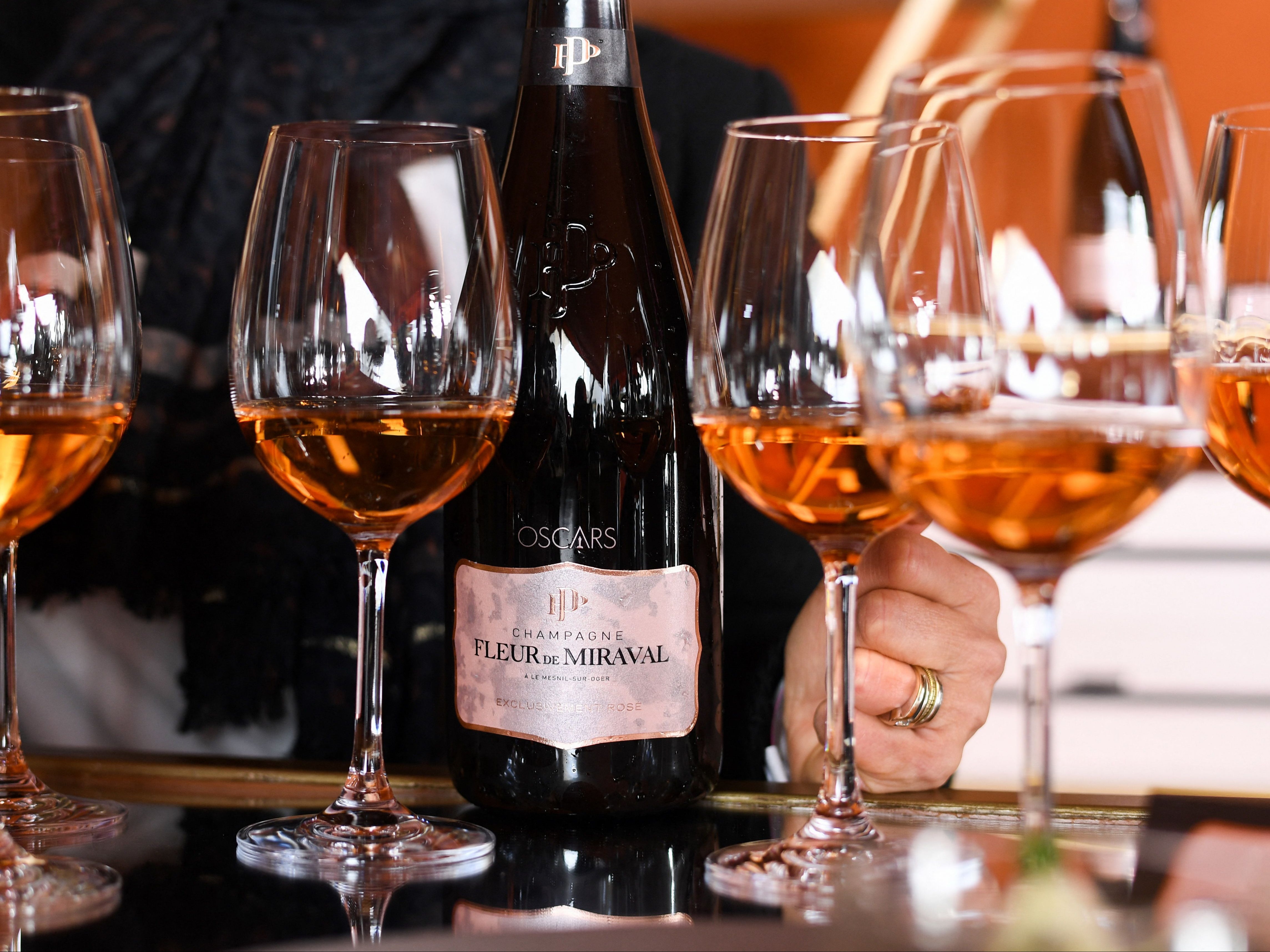 Gastronomía británica y champán de $400 de Brad Pitt: ¿qué habrá en el menú de los Oscar 2023?