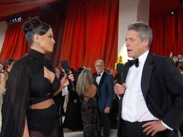 Ashley Graham no estaba preparada para su entrevista con Hugh Grant en los Oscar