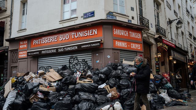 EUR-ECO FRANCIA-HUELGA BASURA