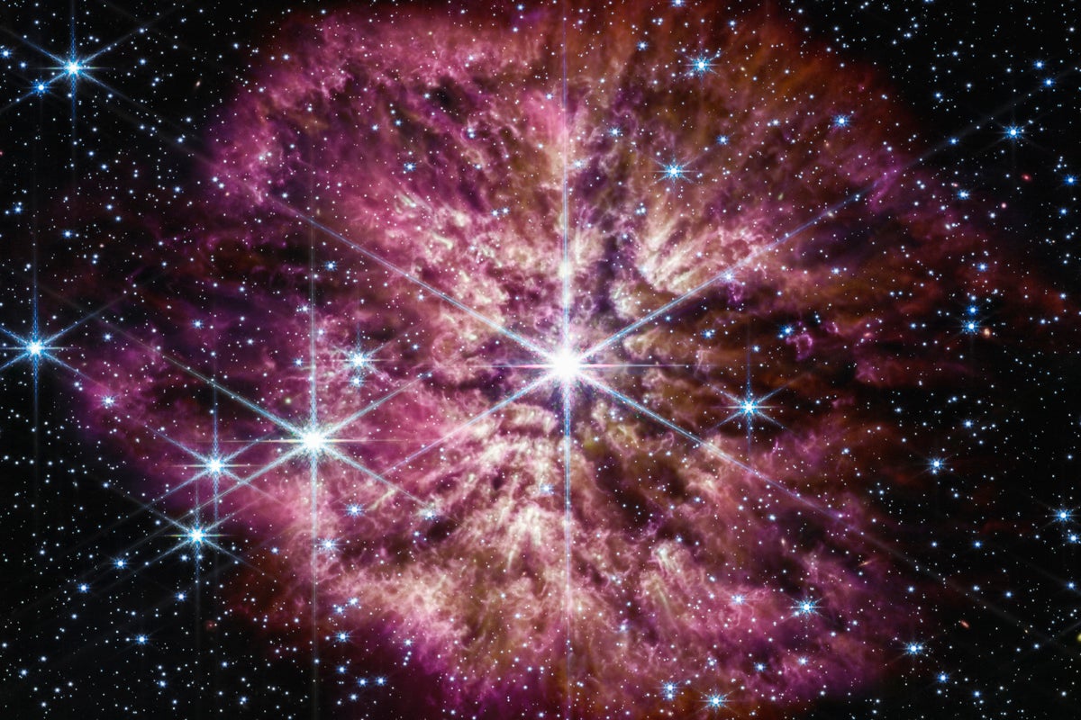 Telescopio Webb capta estrella al borde de la muerte | Independent Español