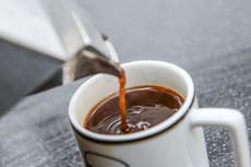 Beber café da un estímulo “especial” al cerebro más allá del aporte de cafeína