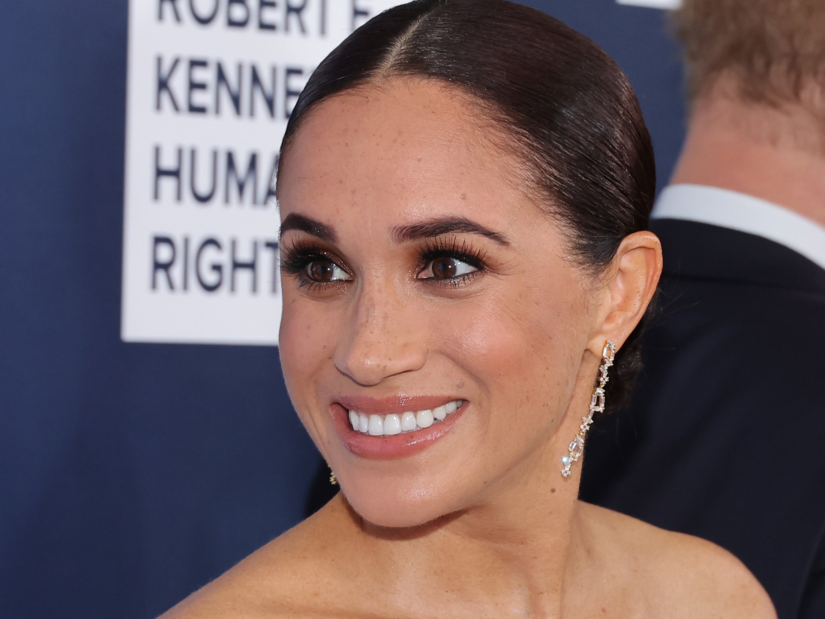 Meghan Markle comparte “famosa” receta de pastel en el nuevo libro de cocina del chef José Andrés