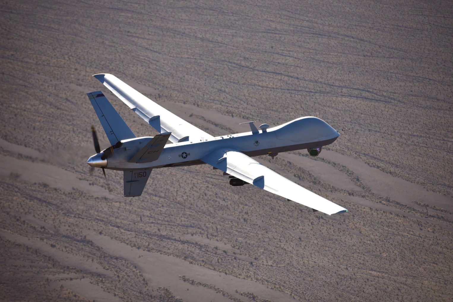 El peso del dron ‘MQ-9 Reaper’ es de 4.900 libras o 2.223 kilogramos vacío.