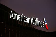 Pilotos de American Airlines autorizaron una huelga: ¿Qué pasa si tienes un viaje planeado?