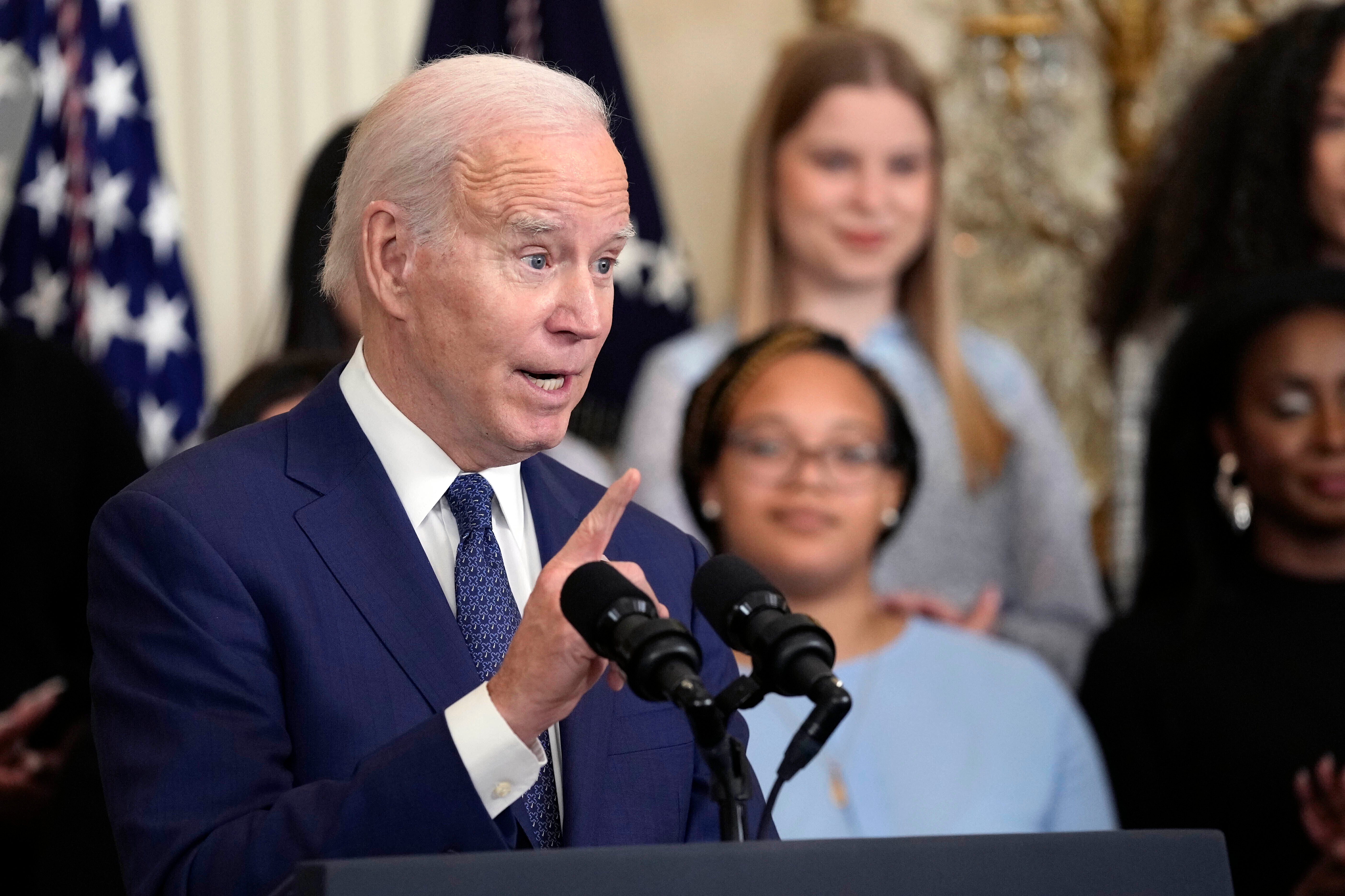 BIDEN-CUMBRE