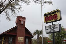 EEUU: Demandan a restaurante por racismo y acoso sexual