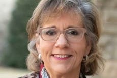 Heroica directora escolar corrió hacia el tirador durante masacre en escuela de Nashville