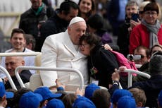El papa Francisco acude a hospital para análisis previstos