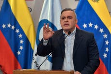 Negociantes furtivos ganan millones con petróleo venezolano