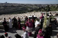 Peregrinos celebran Domingo de Ramos en Jerusalén