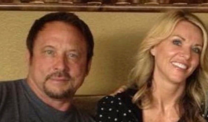 Charles y Lori Vallow fotografiados juntos. Lori Vallow está acusada de conspiración para asesinar a Charles en Arizona.