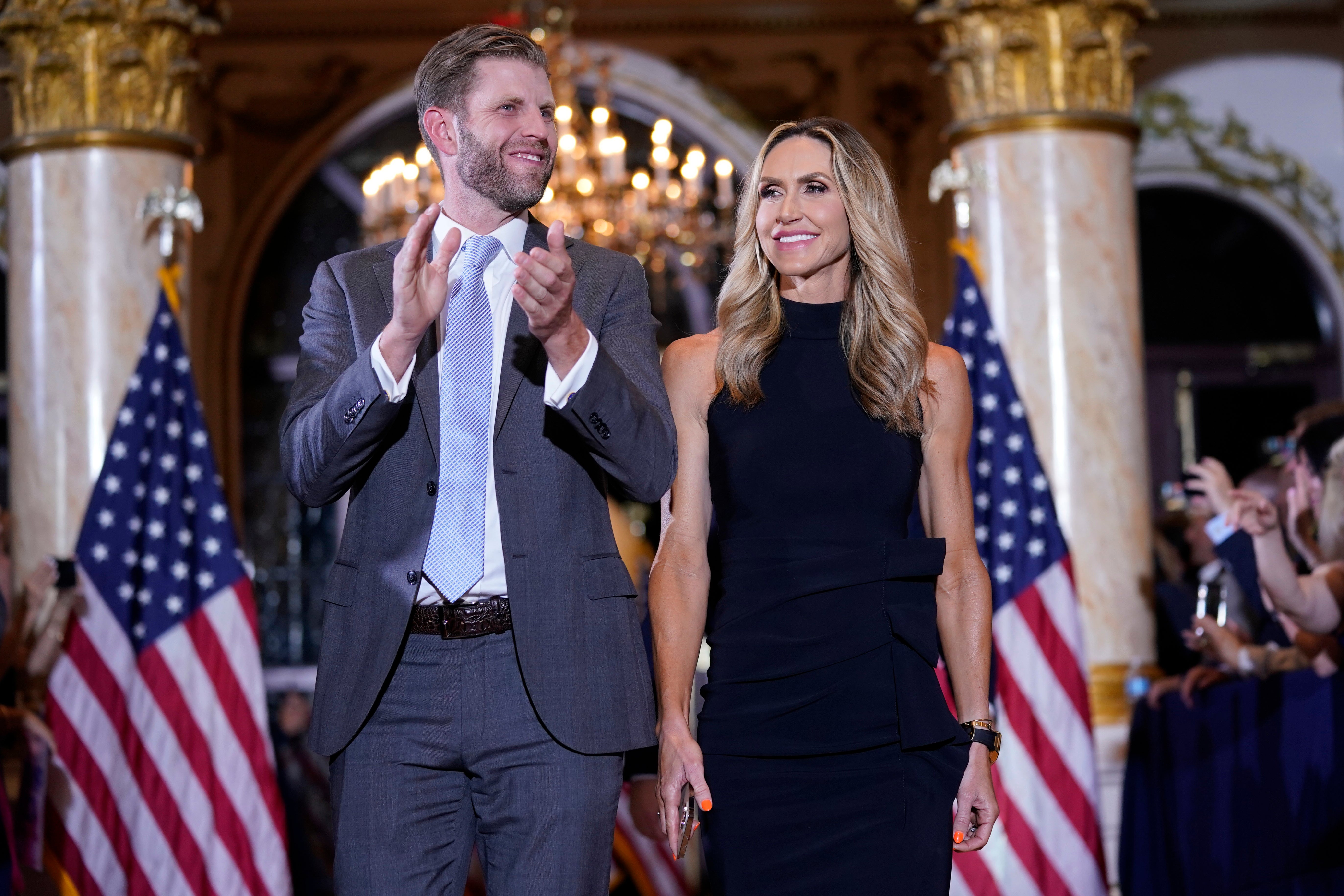 Eric Trump llegó con su esposa Lara antes de que comenzara el discurso de su padre