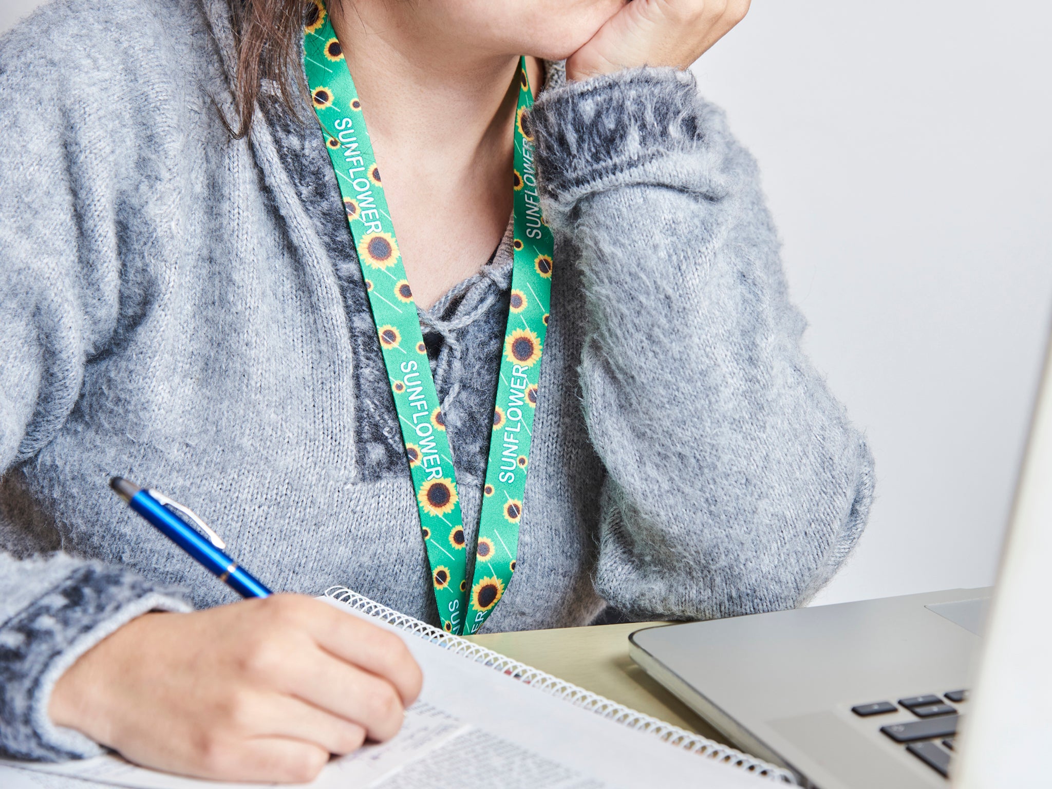 A sunflower lanyard can signal that the wearer has a hidden disability, such as Tourette’s