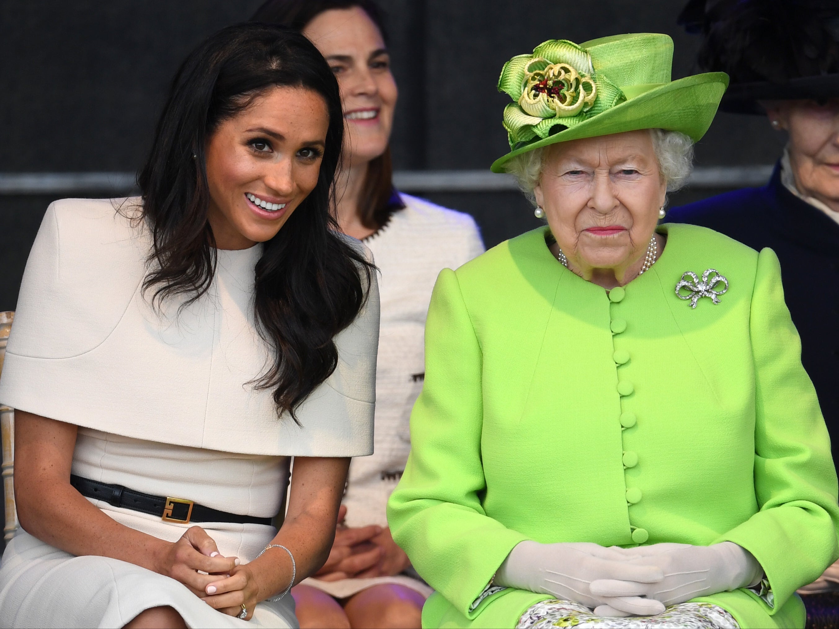 La reina Isabel II se sorprendió cuando Meghan “rechazó” su consejo, afirma nuevo libro