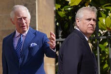 El rey Carlos está “cansado y enfurecido” por la negativa de su hermano Andrew a abandonar Royal Lodge