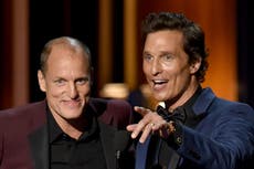Matthew McConaughey sospecha que Woody Harrelson podría ser su verdadero hermano