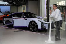 Intensa competencia de autos eléctricos en show de Shanghái