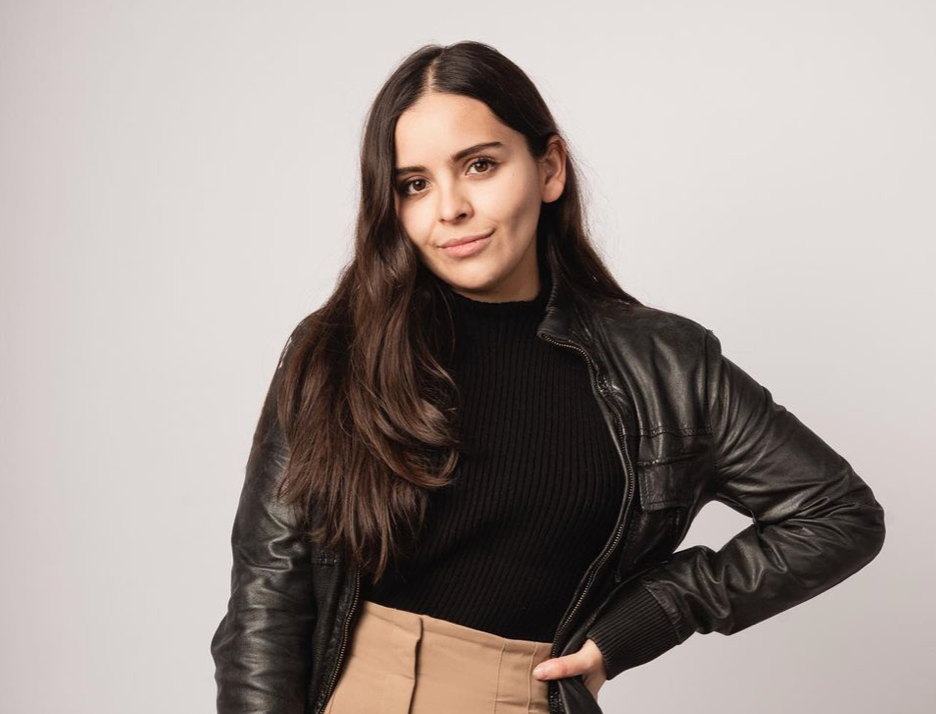 Ella es la representante artística que lanzó a la fama a Peso Pluma