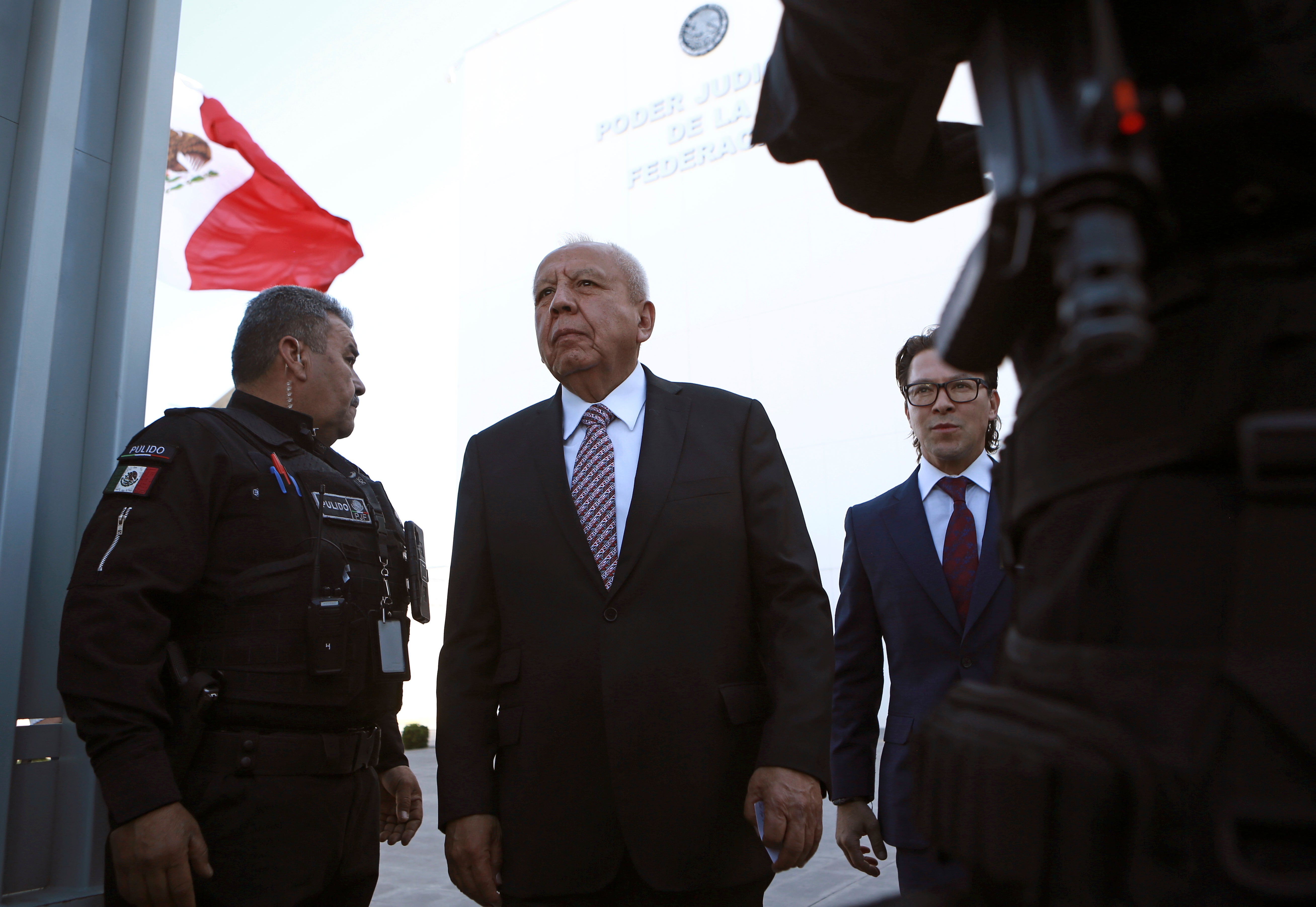 Imputan a jefe de inmigración de México por incendio que mató a 40 en el centro de detención