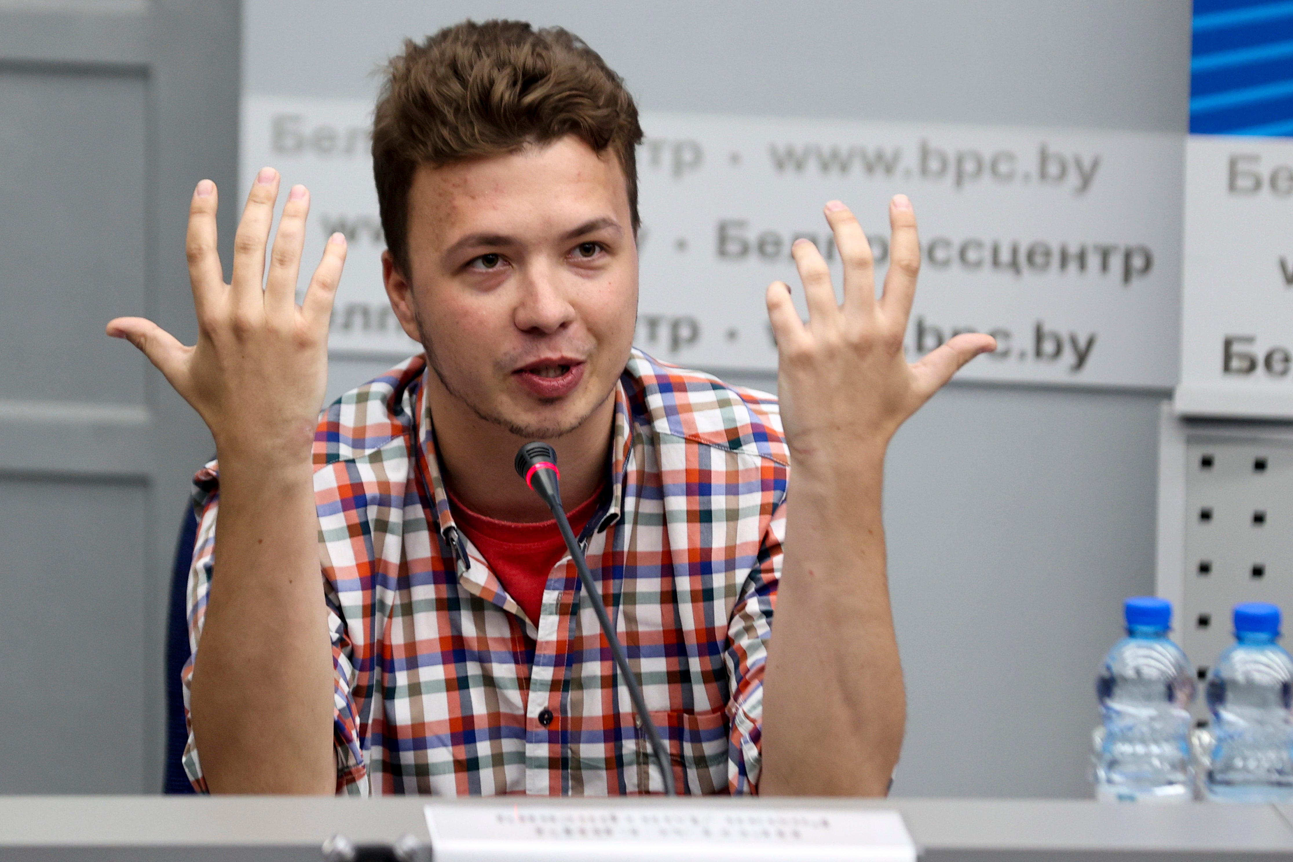 una-corte-condena-a-8-a-os-a-periodista-bielorruso-disidente