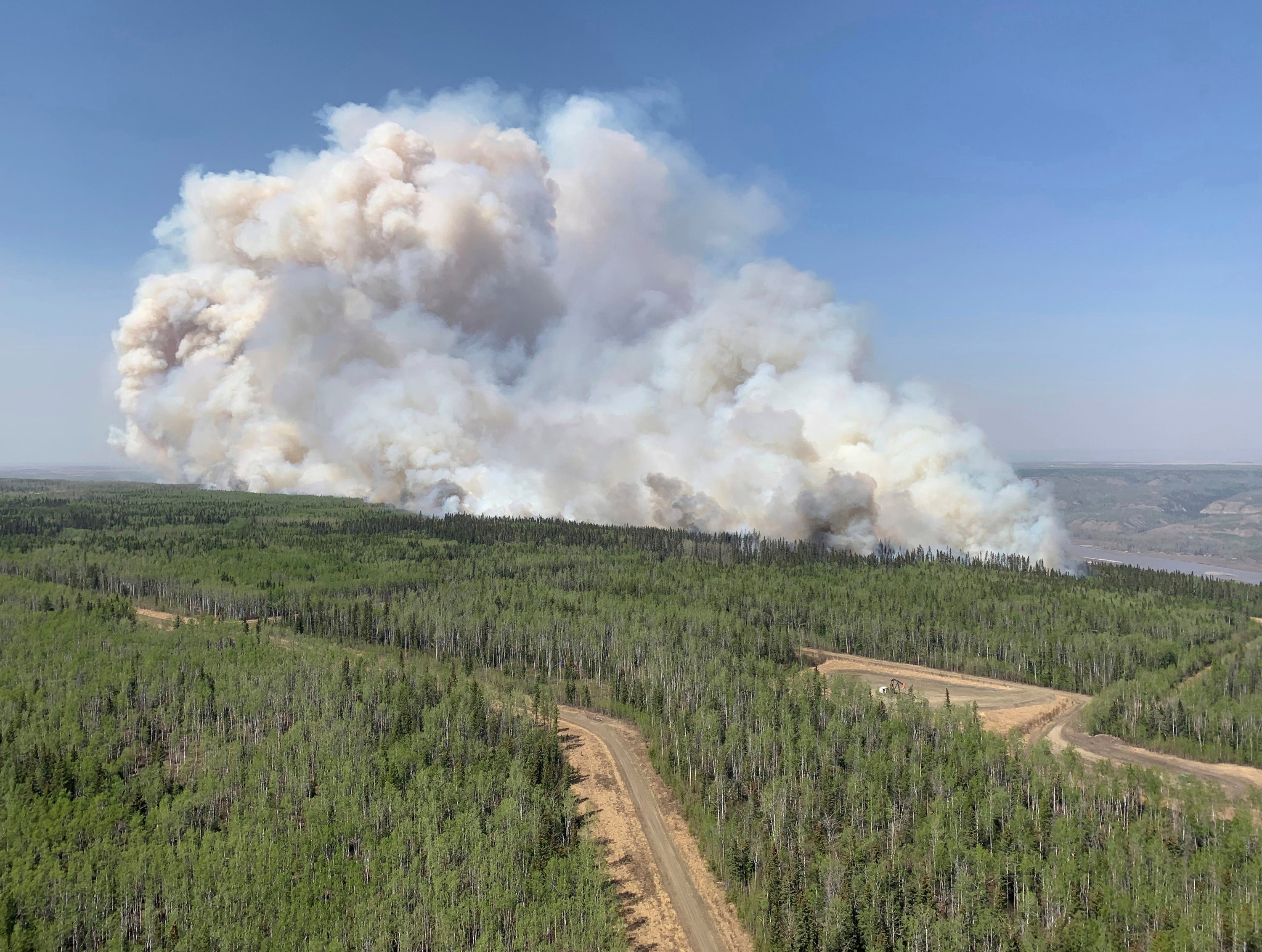 Ordenan evacuaciones por incendios en el oeste de Canadá Independent