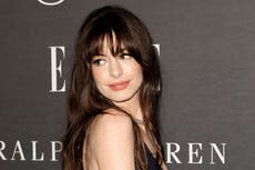 Fans defienden a Anne Hathaway después de que usuarios la tildaran de ‘grosera’ por una entrevista