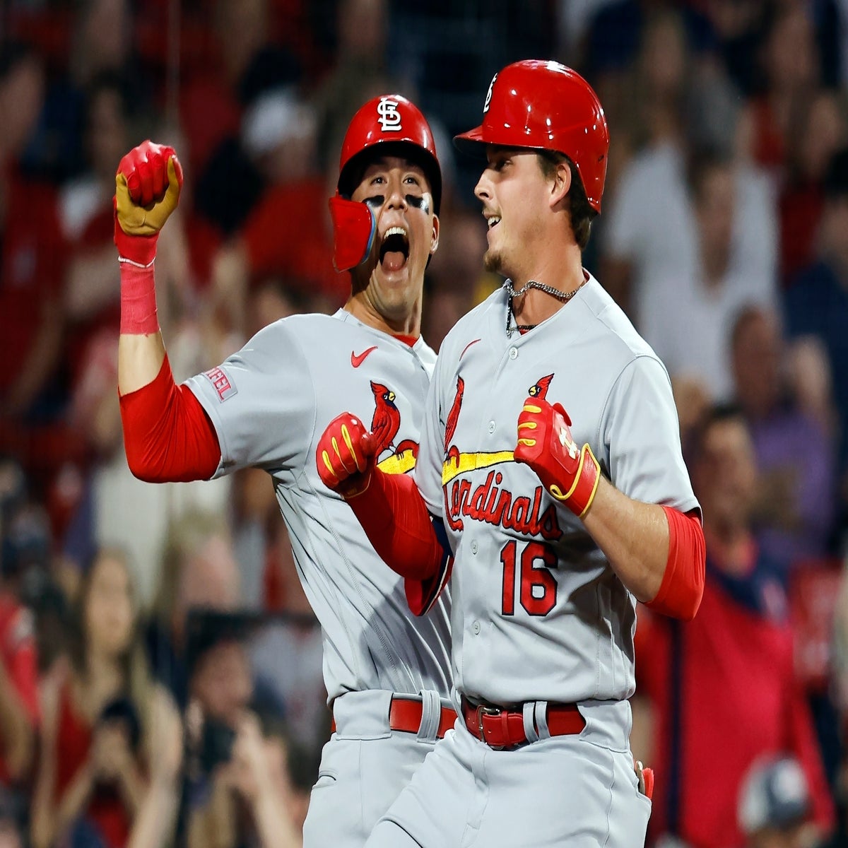 Wainwright sale ponchado en su despedida y Cardenales superan por 4-3 a  Rojos