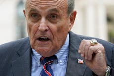 Mujer demanda a Rudy Giuliani; asegura que la coaccionó para tener sexo