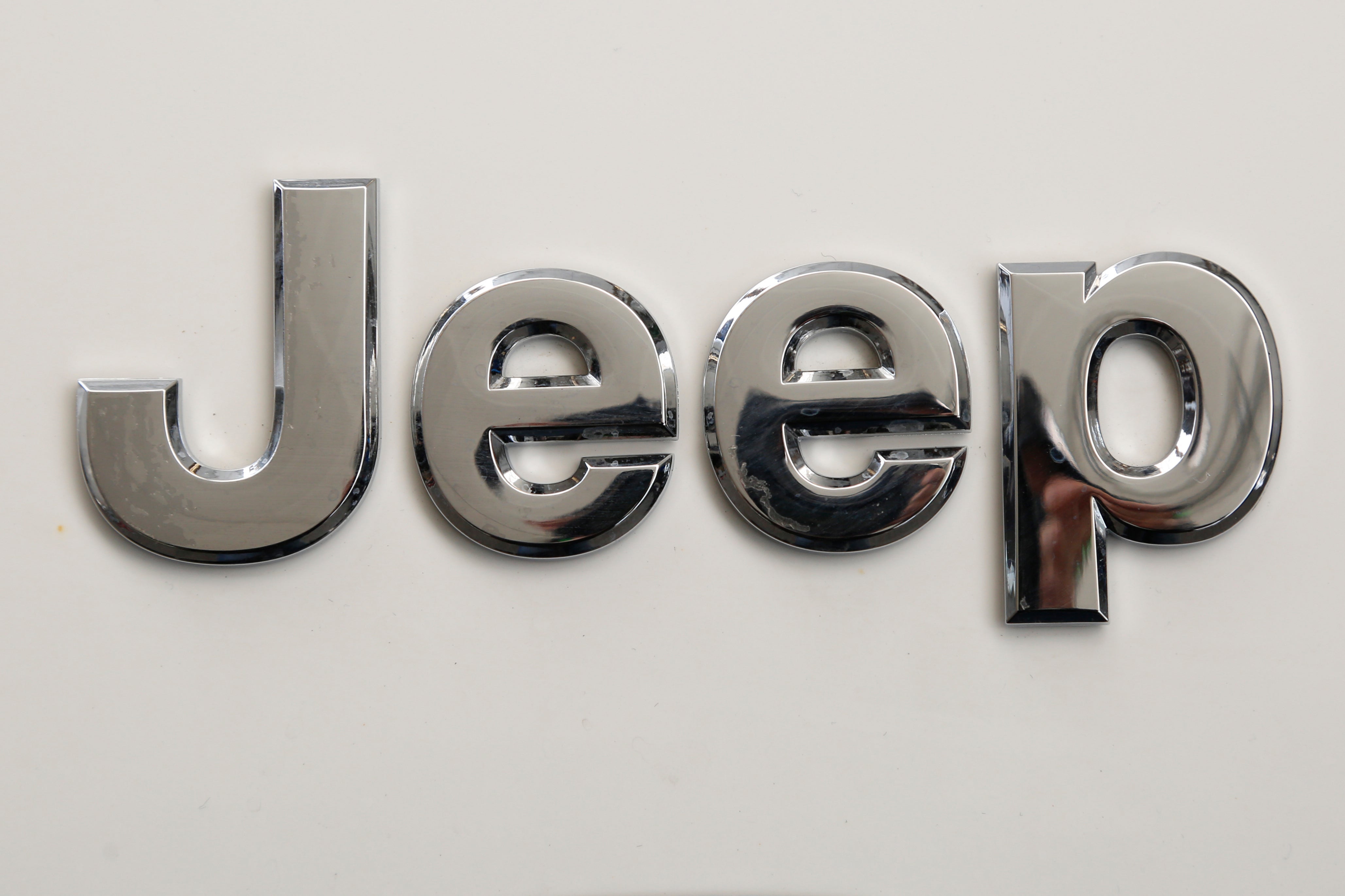 Stellantis: Cerca De 220.000 SUVs Jeep Cherokee Pueden Incendiarse ...