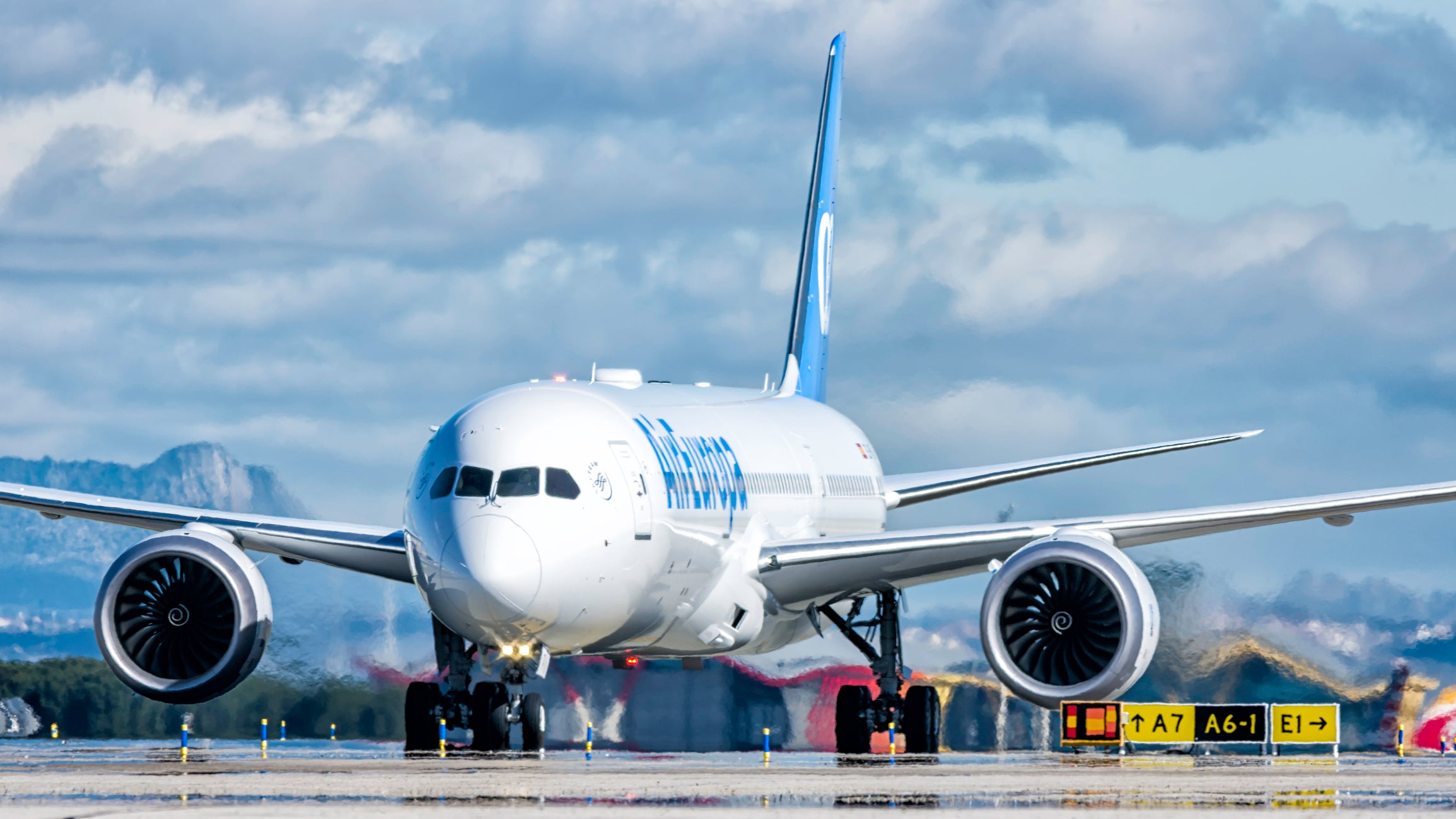 Aerolíneas en España advierten interrupciones de vuelos por una serie de huelgas previstas este verano