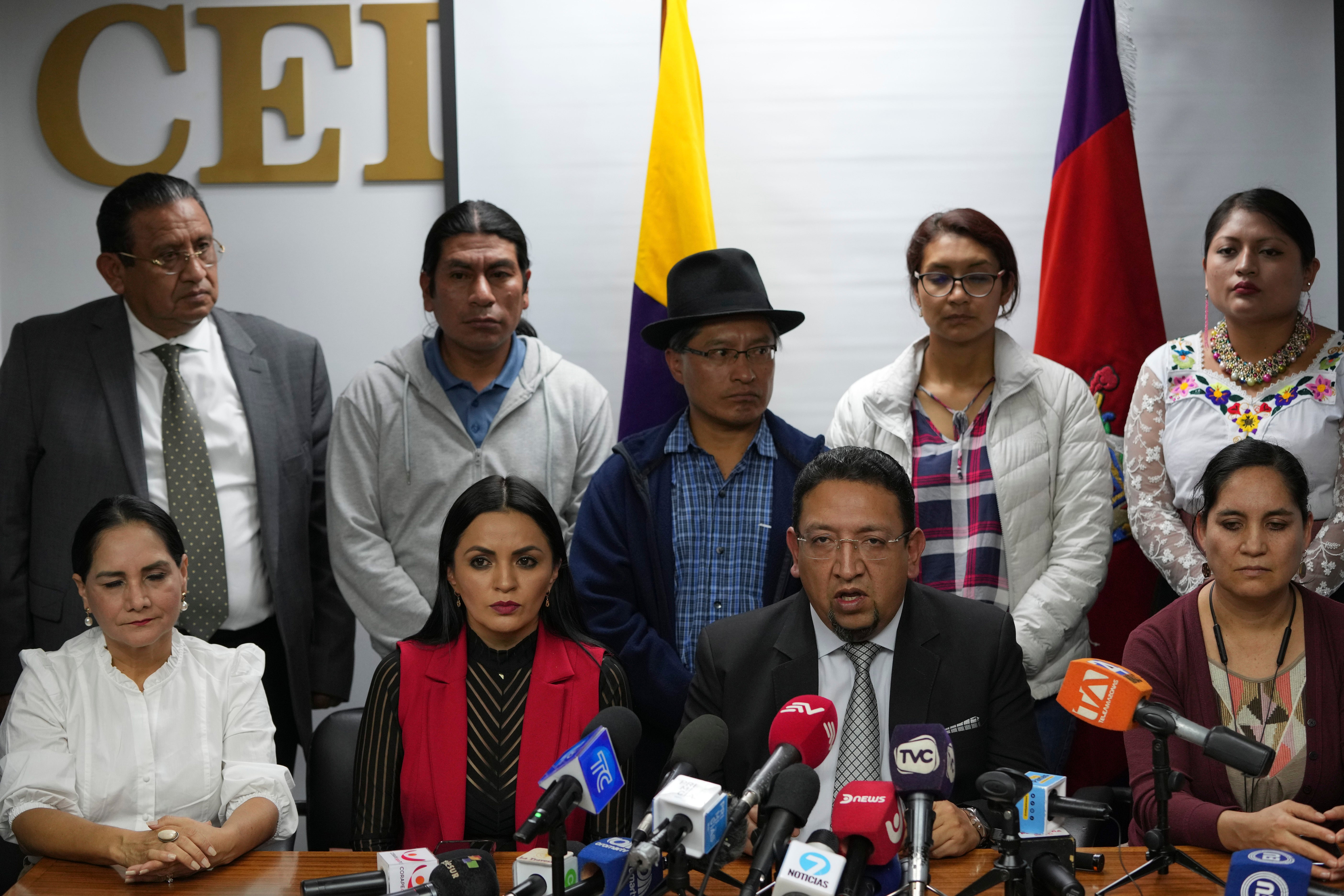 Ecuador: Asamblea Pide Ser Restituida Por Orden Constitucional ...