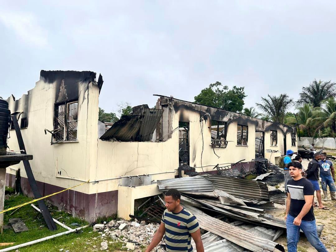 GUYANA INCENDIO EN ESCUELA
