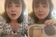 Llueven críticas negativas a una madre en TikTok por llevarle comida preparada a su hijo a los restaurantes