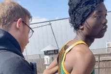 Arrestan al bromista de TikTok Mizzy bajo sospecha de quebrantar una orden judicial