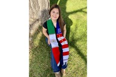 EEUU: Juez sopesa si permite a estudiante usar chalina con banderas de México y EEUU en graduación