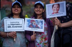 Nepal rinde homenaje a guías y montañeros en el 70mo aniversario de la conquista del Everest