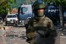 Heridos 30 soldados de fuerzas de paz en fuertes altercados con serbokosovares en Kosovo
