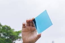 Científicos en Hong Kong baten récord mundial de material para ventanas con energía solar