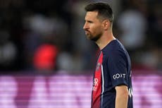 Messi se despide de París entre abucheos