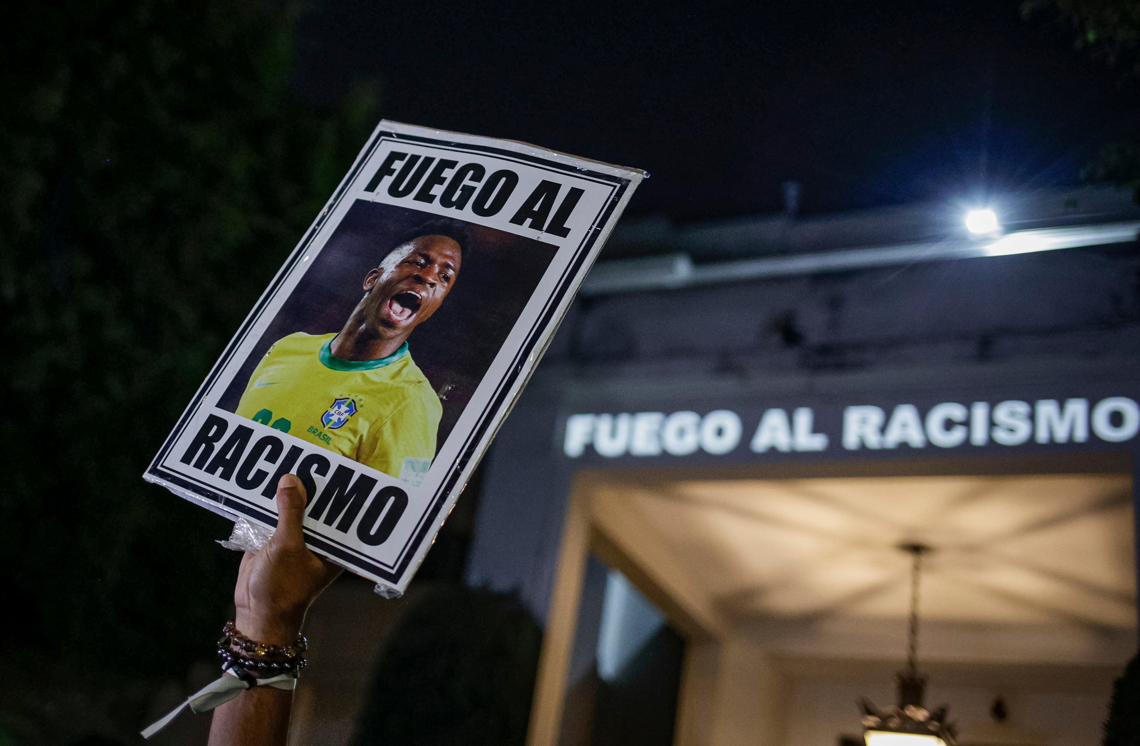 RACISMO EN EL FUTBOL