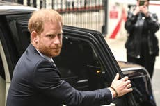 Más como un niño que como un hombre: el príncipe Harry se desplomó en el banquillo de testigos