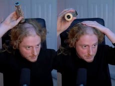 Streamer descubre una hendidura en la cabeza por el uso prolongado de auriculares