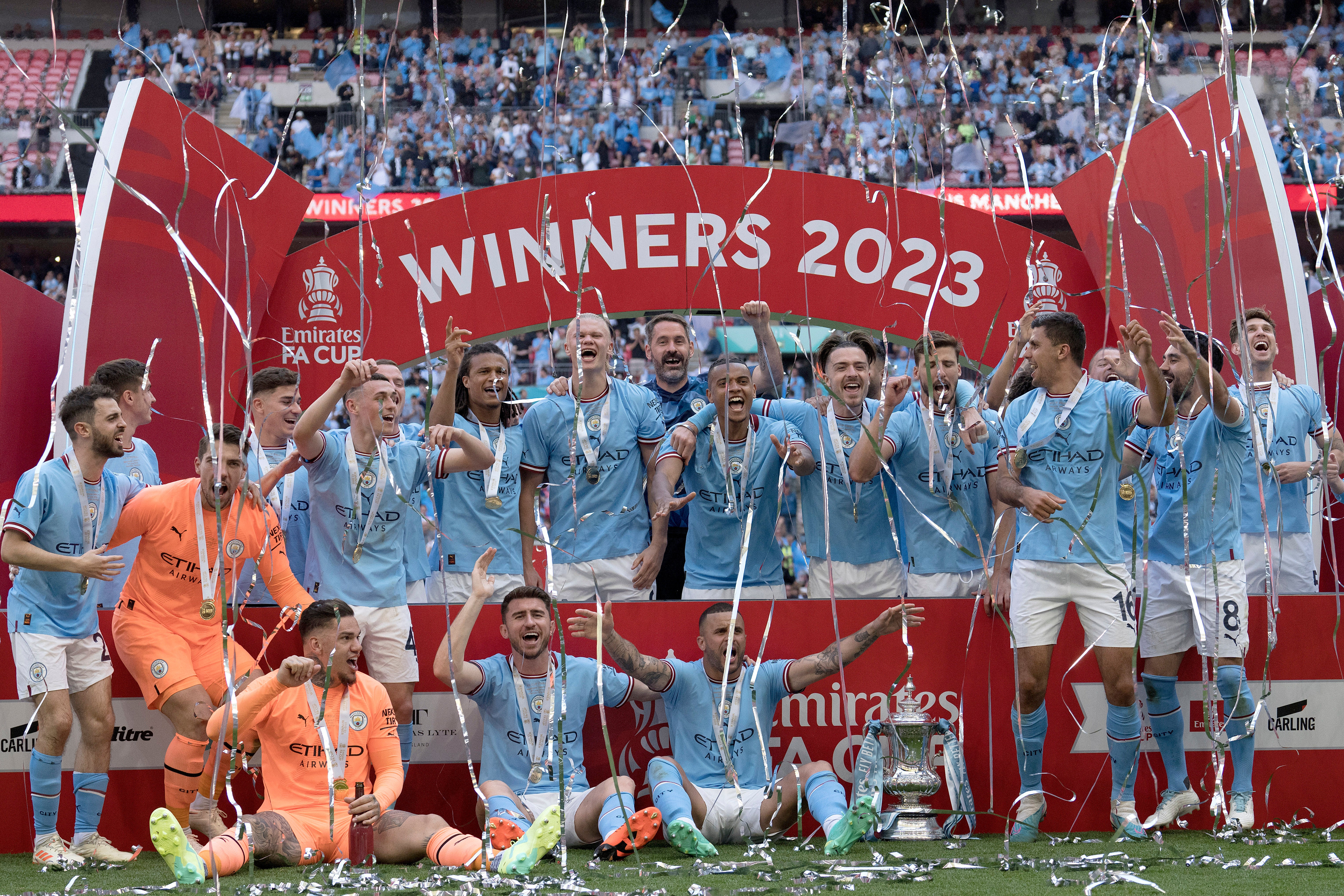 CAMPEONES-CONTRASTES