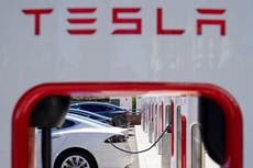 Autos eléctricos de GM podrán usar red de carga de Tesla