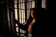Violaciones y torturas: Mujeres transgénero hablan de su sufrimiento bajo la dictadura argentina