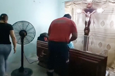 Mujer de 76 años empieza a respirar durante su funeral: “Estaba golpeando el ataúd”