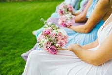 Aplauden a mujer por echar a dama de honor de boda tras desacuerdo sobre el color del vestido