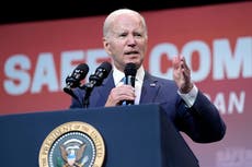 Biden exige más restricciones a la venta de armas al cumplirse un año de la masacre de Uvalde