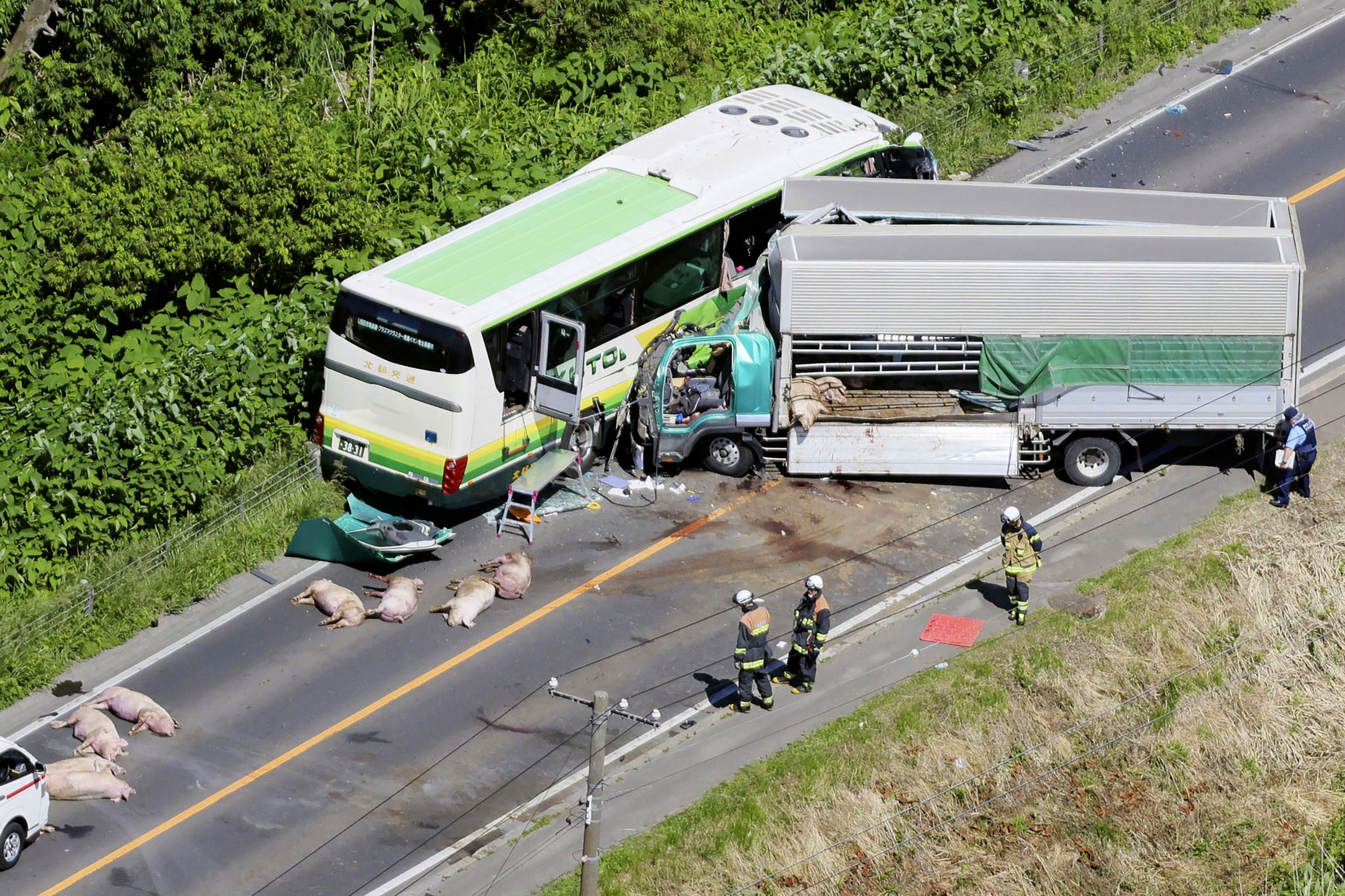 JAPÓN-AUTOBÚS-CHOQUE