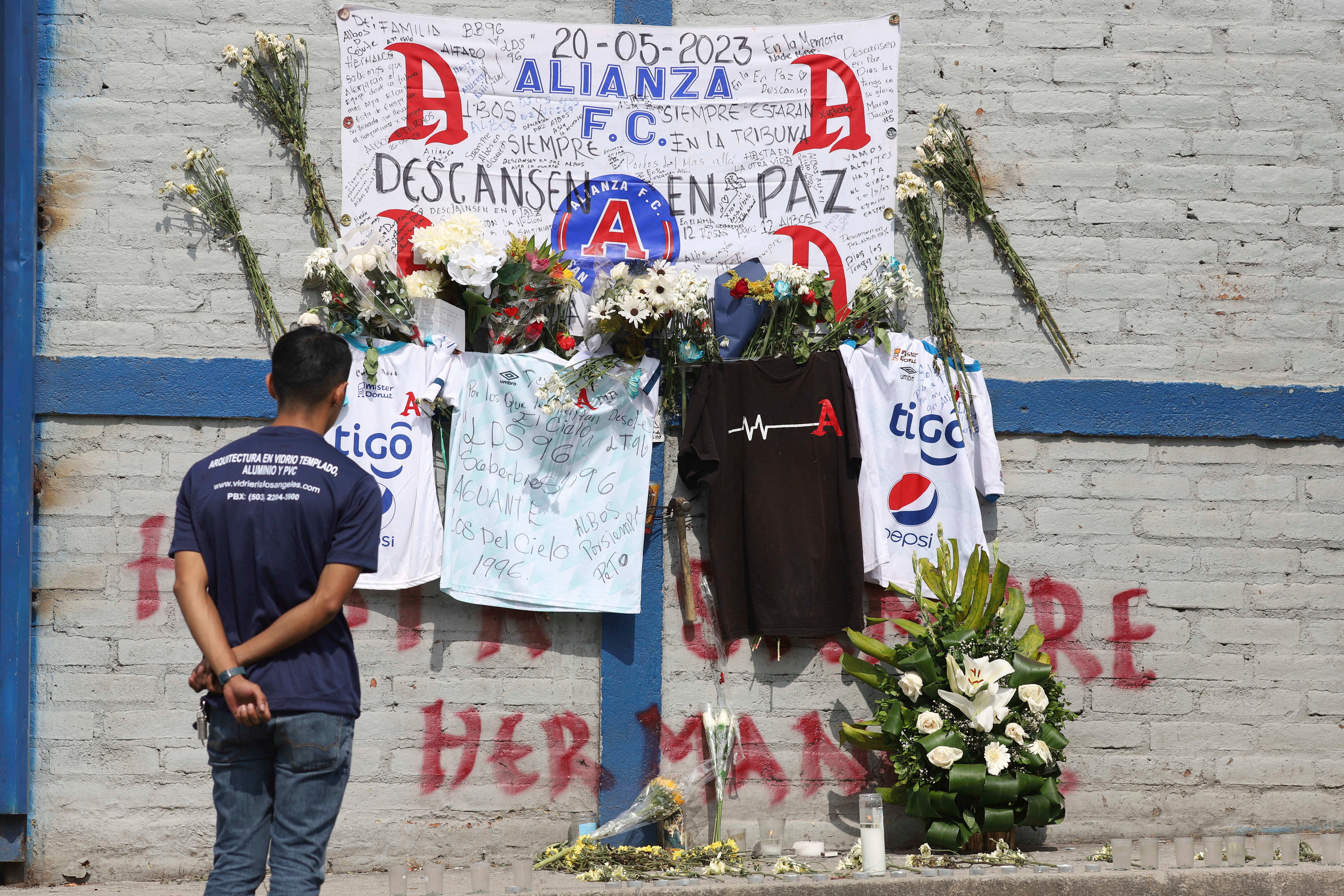 EL SALVADOR-ESTAMPIDA JUICIO